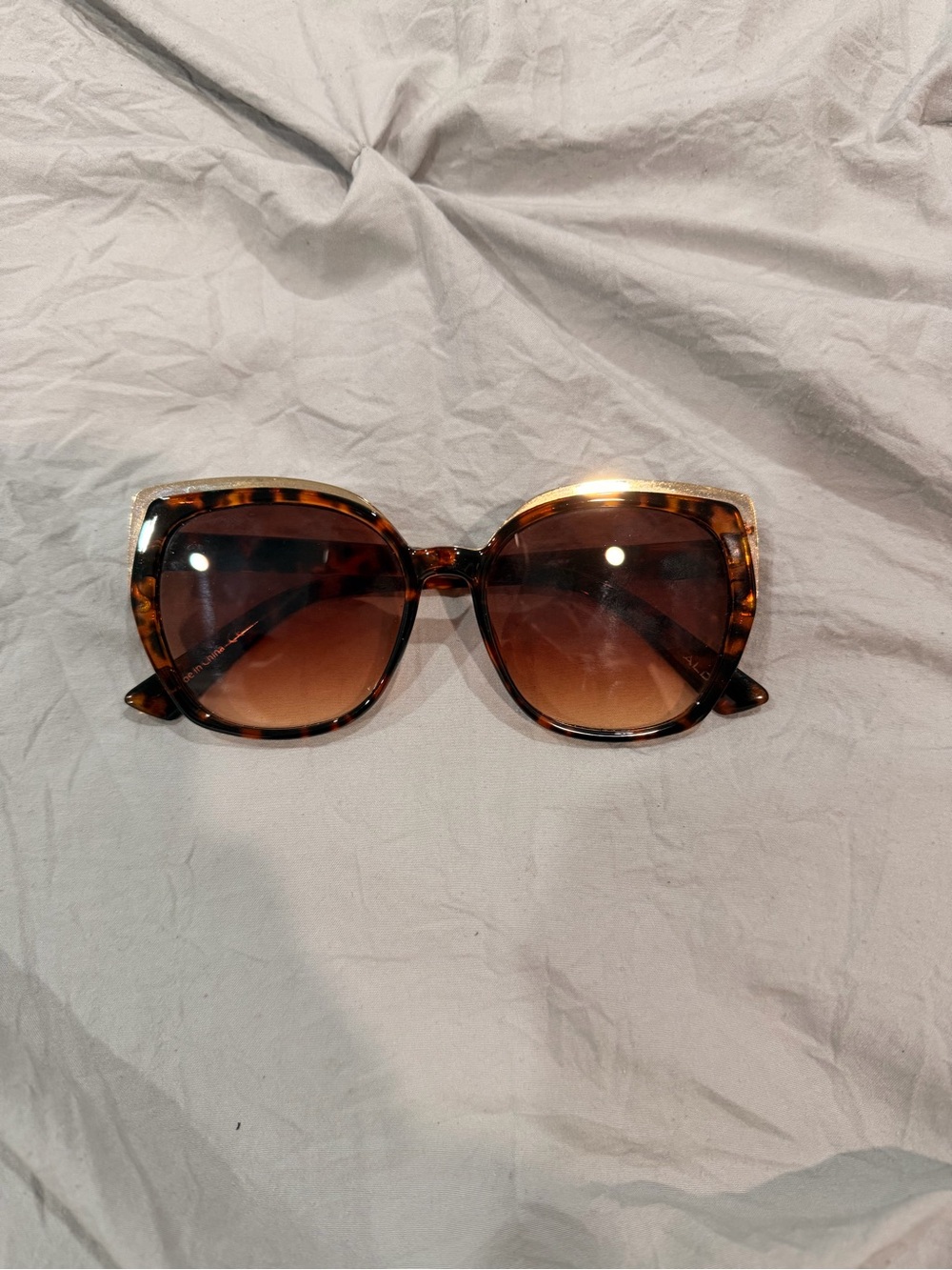 Urban Outfitters Tortoiseshell Sunglasses with Brown Gradient Lenses
